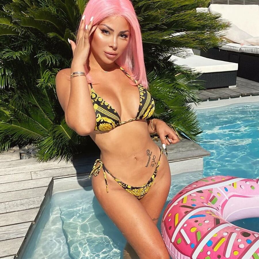 Insta Girl Maeva Ghenam (Les Marseillais) (com hard)