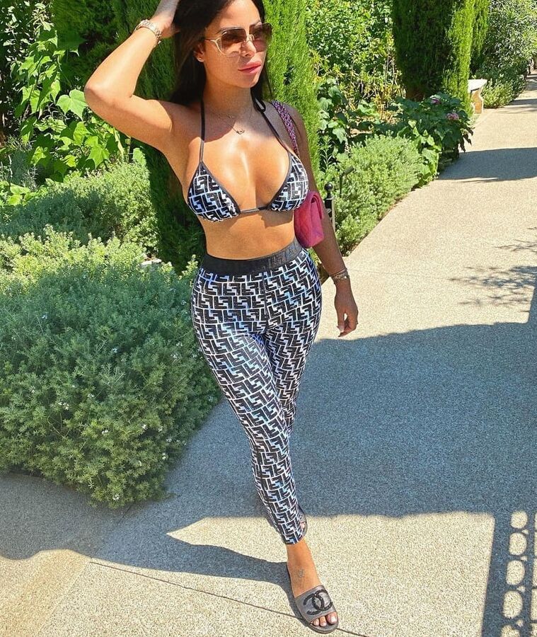 Insta Girl Maeva Ghenam (Les Marseillais) (com hard)