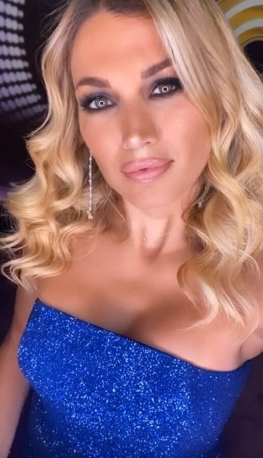 Queen Ntina greek