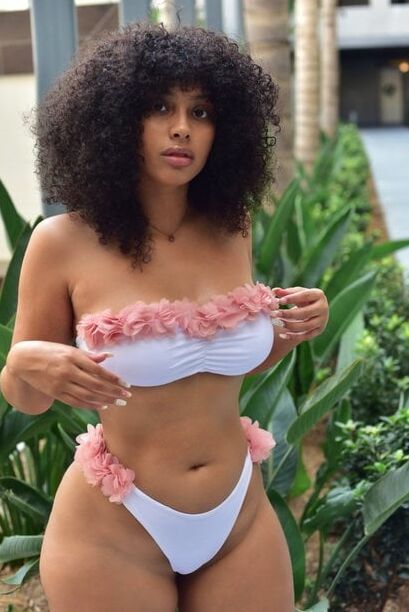 Black Women: Bikini&;s