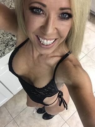 Famous Body Builder Wife - Mandy Monroe