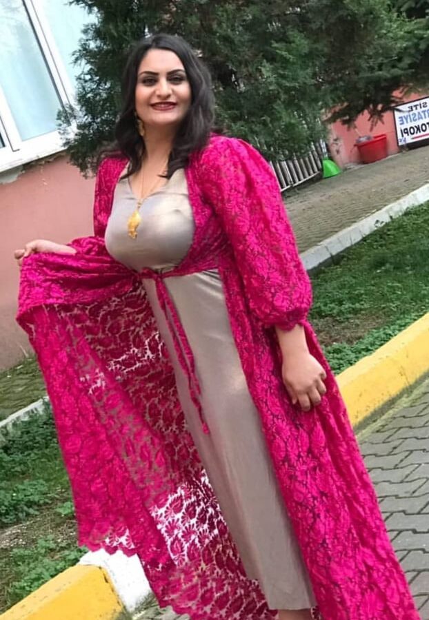 Kurdish woman awesome boobs (arabian)