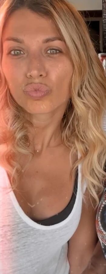 Queen Ntina greek