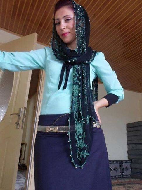 Kurdish woman awesome boobs (arabian)