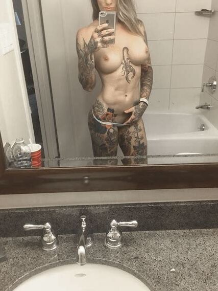 Nude selfies