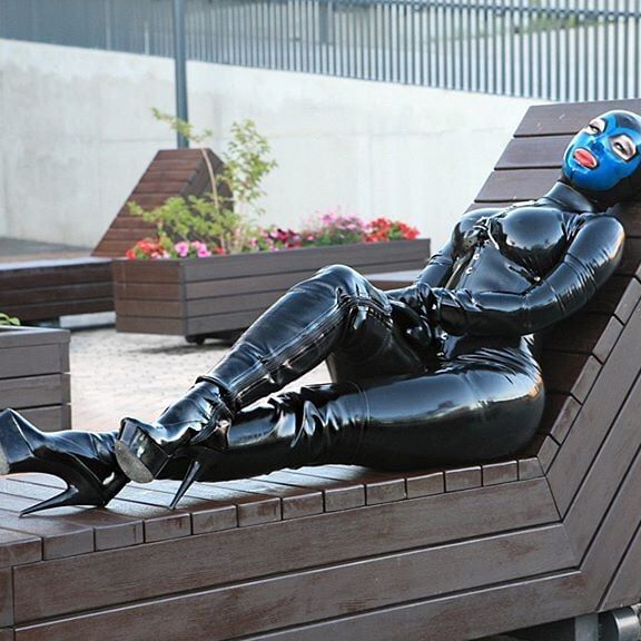 Latex Rubber Milf Mature BBW March issue