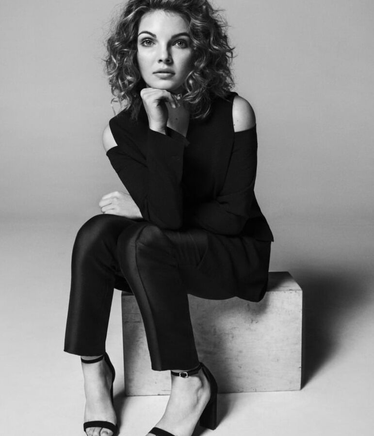 Camren Bicondova hot pics