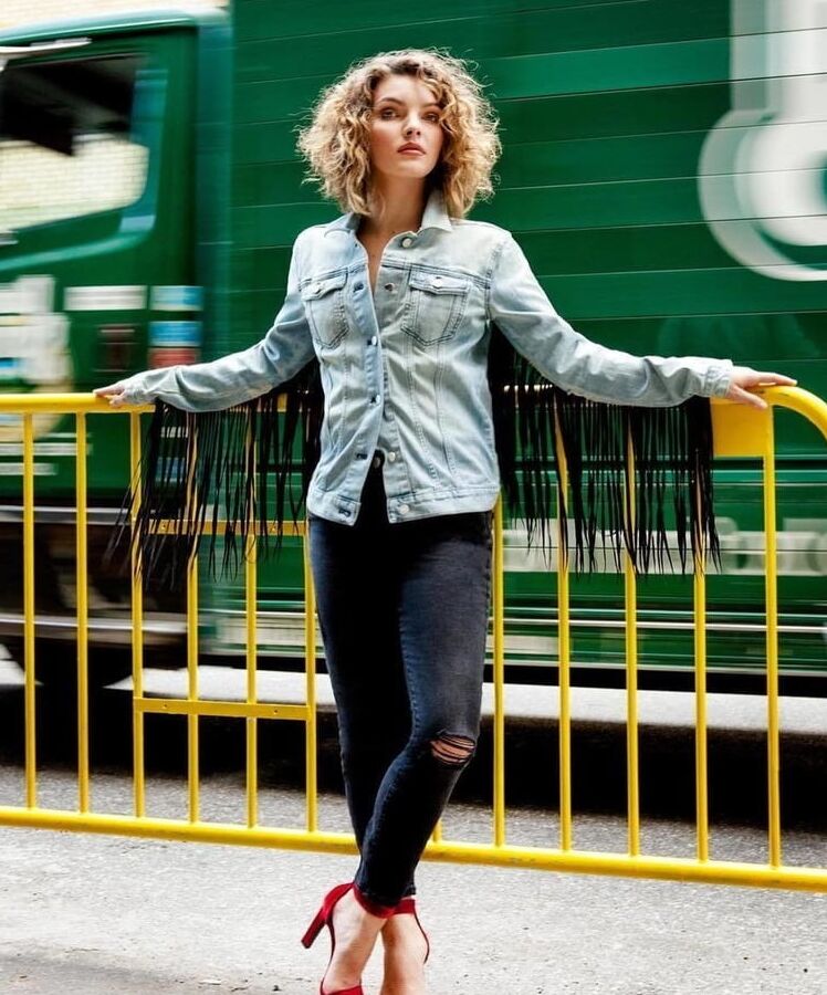 Camren Bicondova hot pics