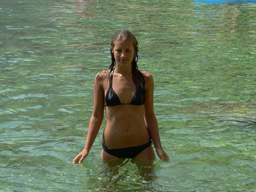 amateur girls on holiday!