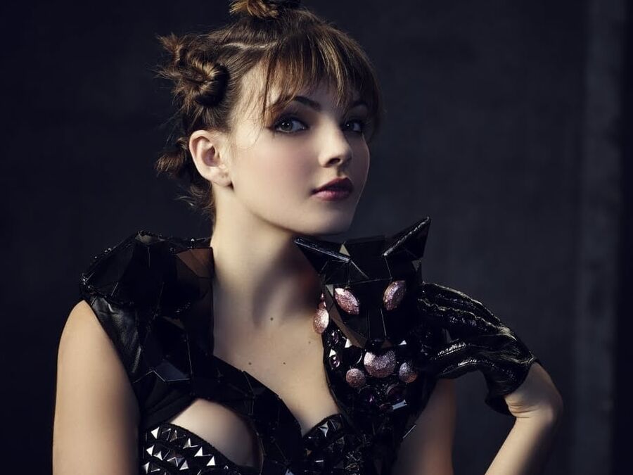Camren Bicondova hot pics