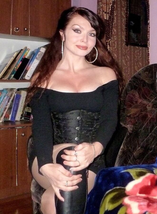 Milfs &amp; Gilfs wearing Boots no.