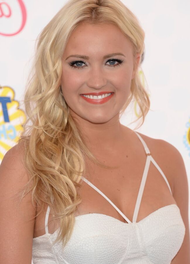 Celebrity Boobs - Emily Osment