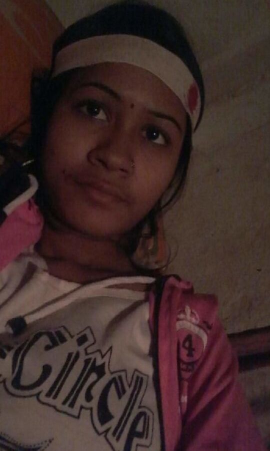 Bengali Girl from Pabna nude show