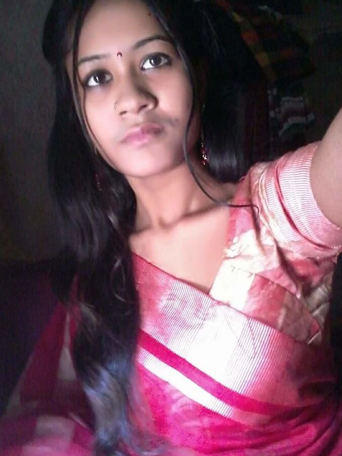 Bengali Girl from Pabna nude show
