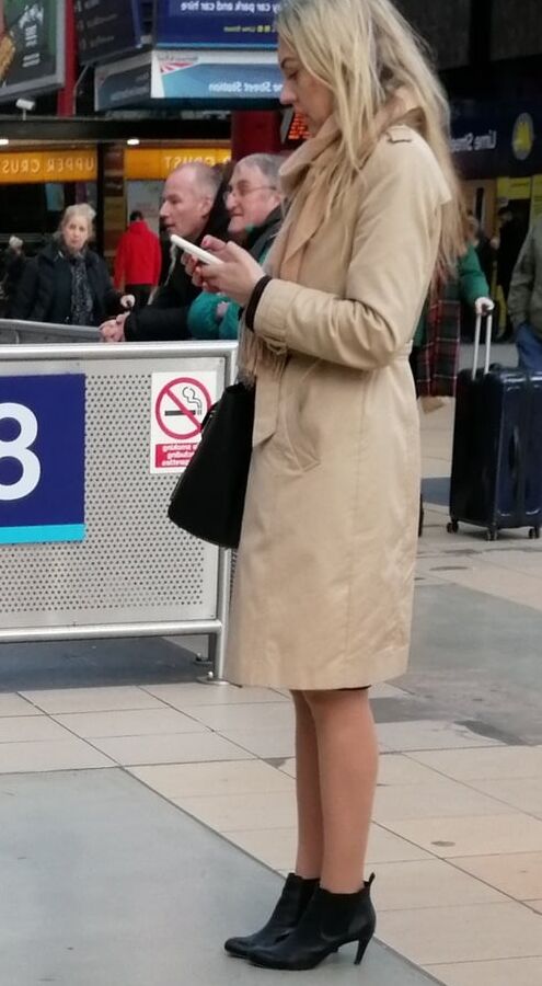 Street Pantyhose - Liverpool MILF at the Station