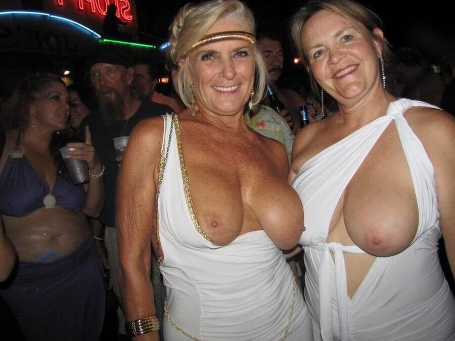 Milfs in groups