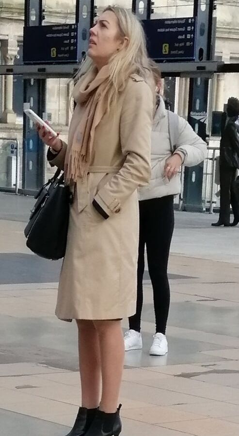 Street Pantyhose - Liverpool MILF at the Station