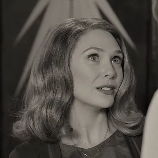 Elizabeth Olsen hot