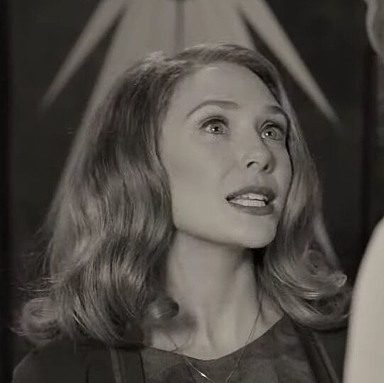 Elizabeth Olsen hot