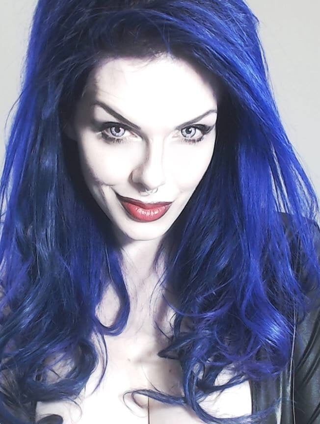 Goth Goddess Iza Vampira