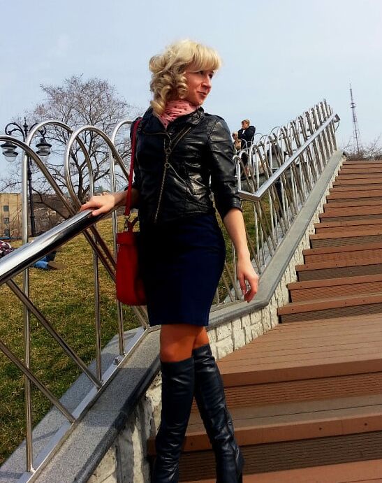 Heels, pantyhose and legs of ex-GF