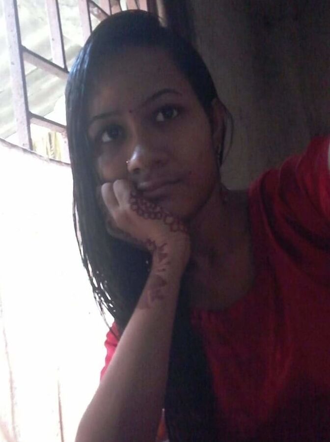Bengali Girl from Pabna nude show