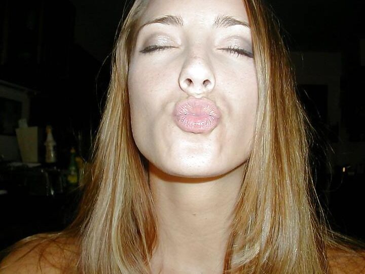 delicious latin woman shows her pussy