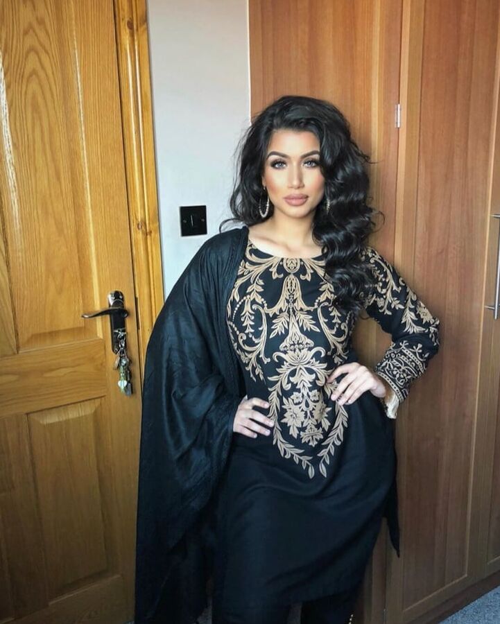 Hot Pakistani Sexy Women Paki