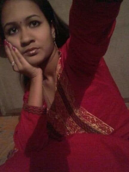 Bengali Girl from Pabna nude show