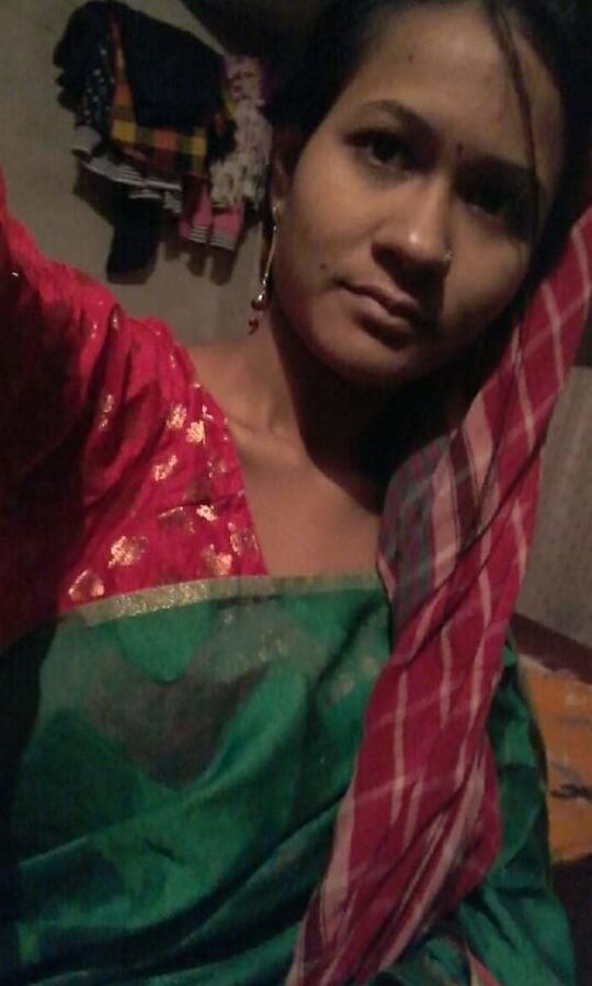 Bengali Girl from Pabna nude show
