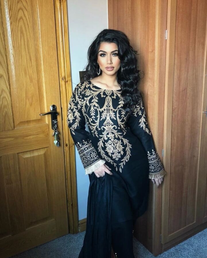 Hot Pakistani Sexy Women Paki