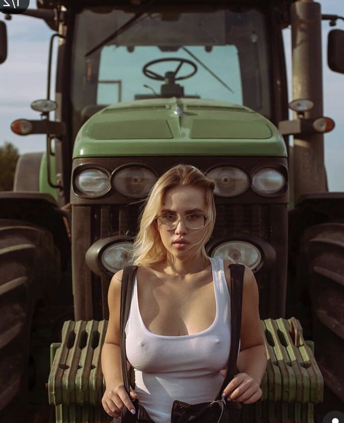 Braless Tits