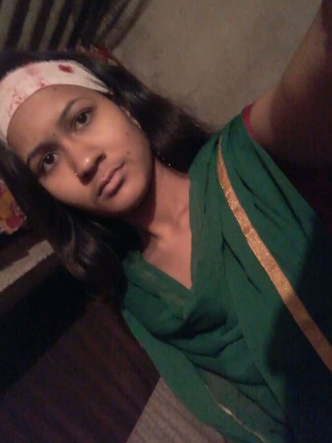 Bengali Girl from Pabna nude show