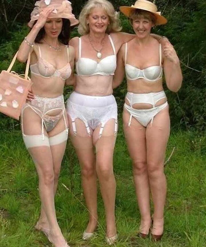Milfs in groups