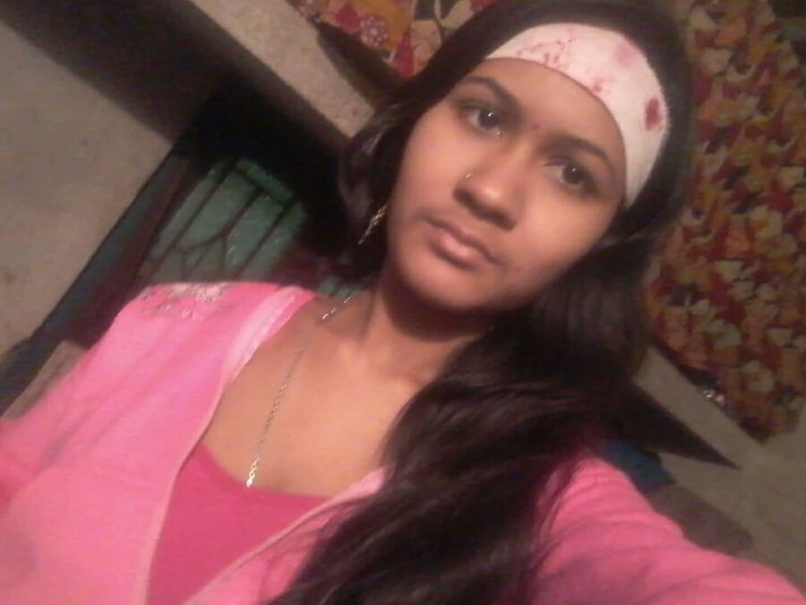 Bengali Girl from Pabna nude show