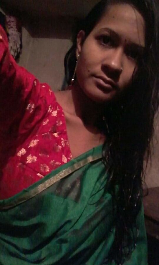 Bengali Girl from Pabna nude show