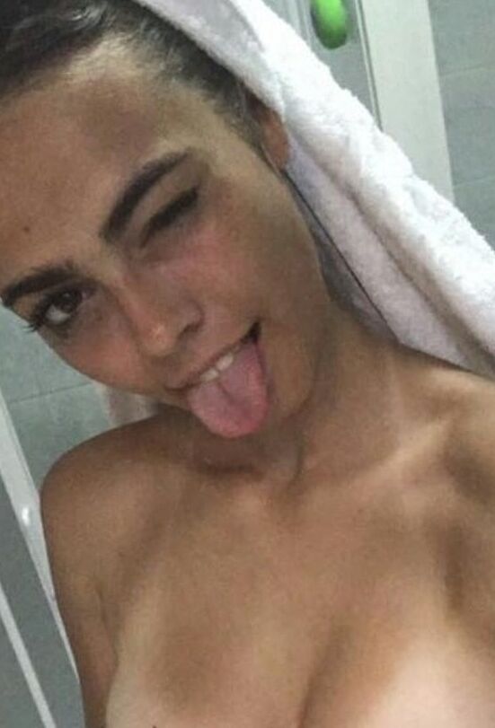 Super Hot Girl friend leaked selfies
