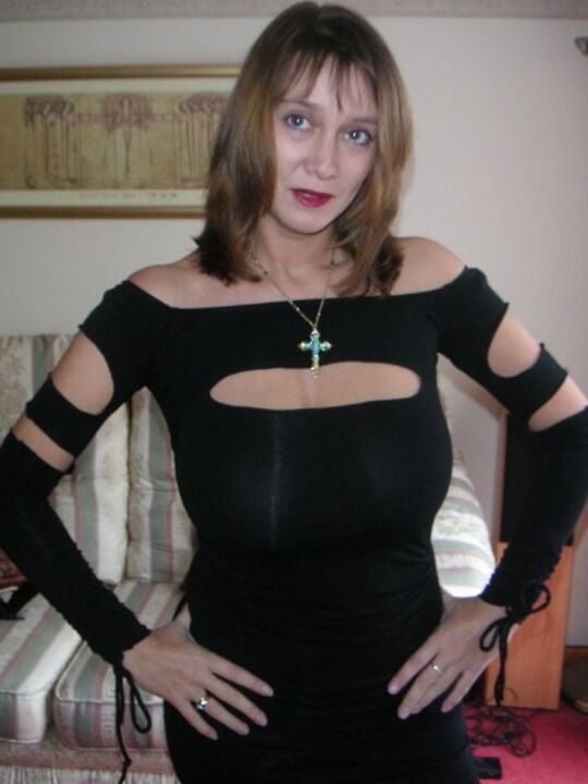 Brunette MILF - non-nude