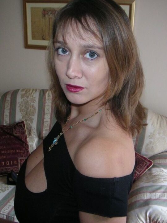 Brunette MILF - non-nude