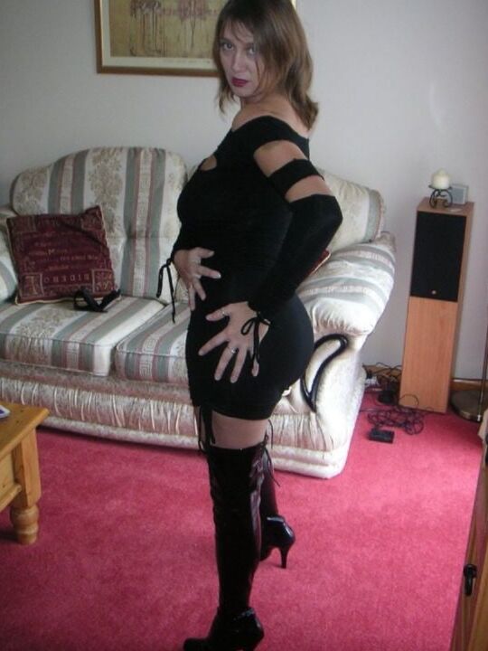 Brunette MILF - non-nude
