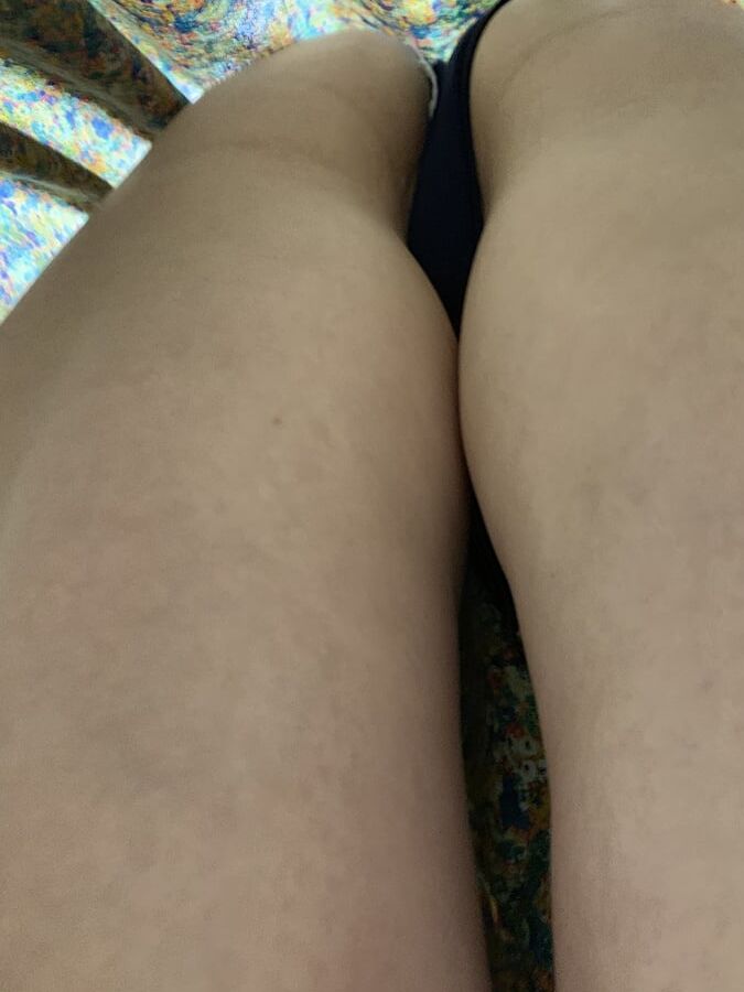 Upskirt mature in mall