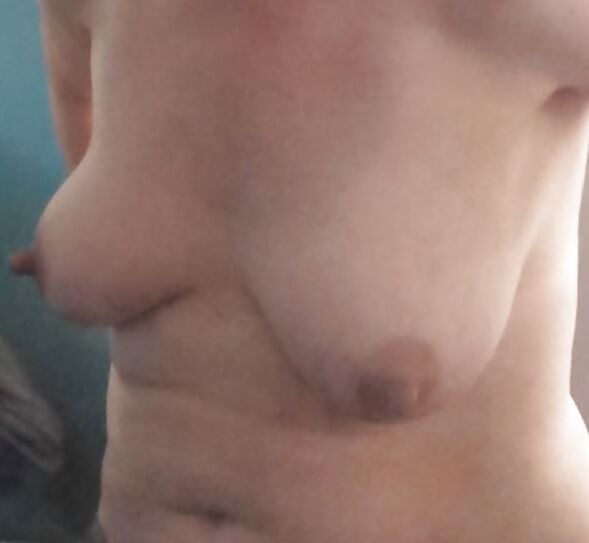 Leslie Walmart posing cellulite saggy tits long nipples