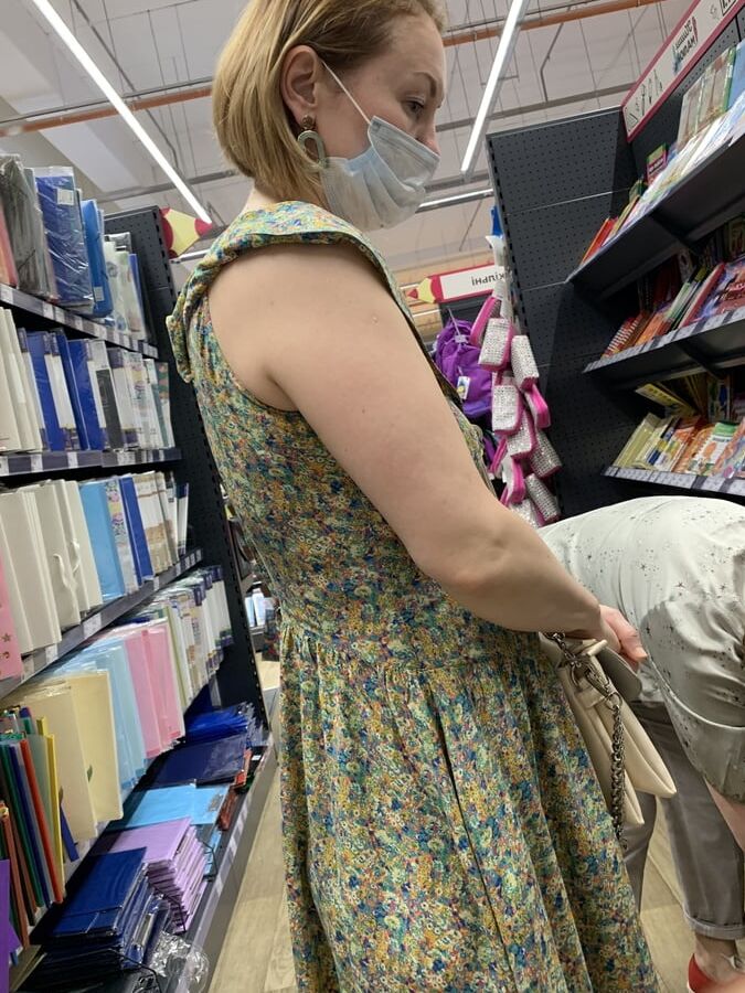 Upskirt mature in mall