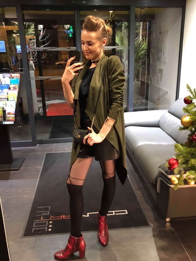 Todays Wank Target..Bangin Nylon Pussy Babe With Sexy Tongue