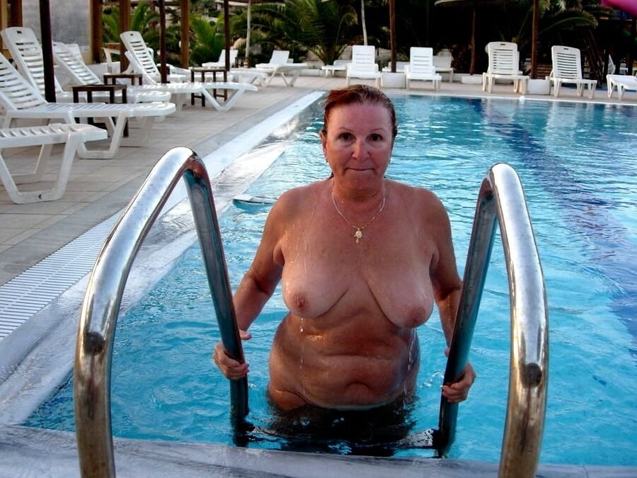 STUNNING WOMEN NAKED