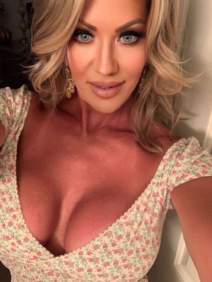 Glamorous Cougar
