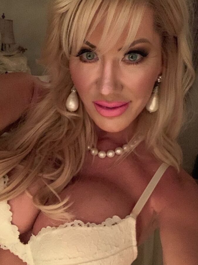 Glamorous Cougar