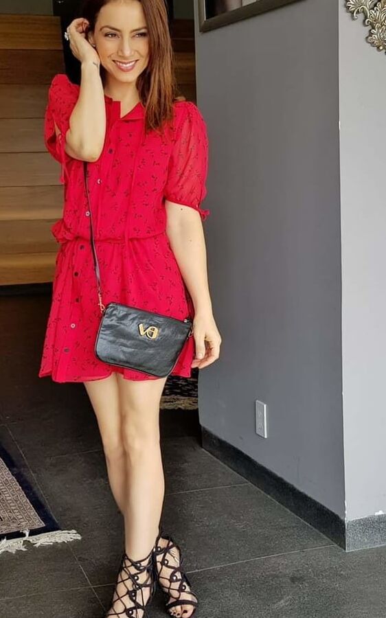 Claudia Lizaldi feet