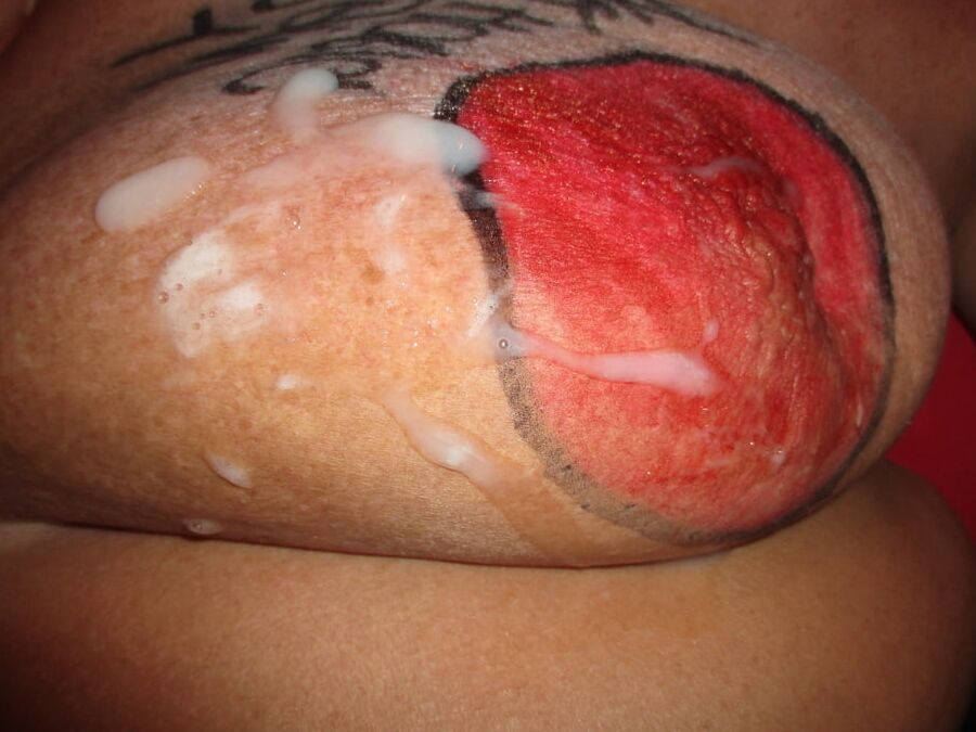 GEILE FICKNUTTE MIT RIESENEUTERN UND RASSIERTE FICKFOTZE