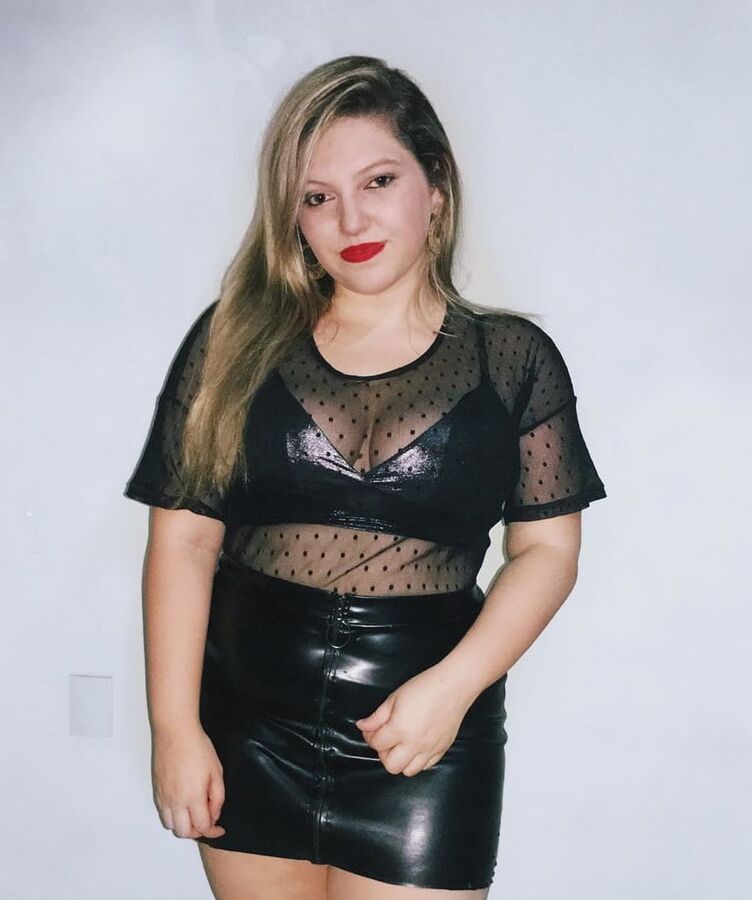 Gordinha branca peituda